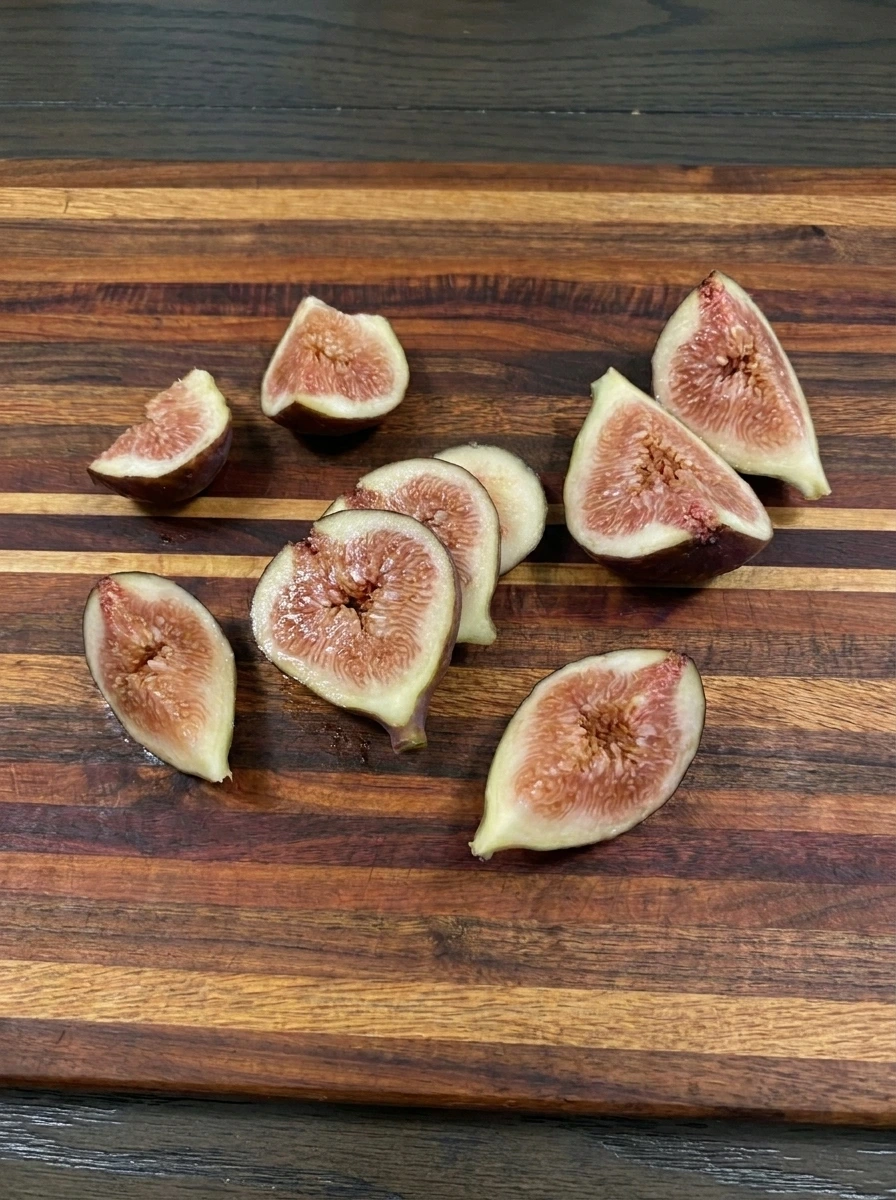 Eight fresh figs sliced for Fig Oatmeal Bake